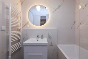 Metropolis- brand new apartment with free parking