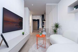 Metropolis- brand new apartment with free parking