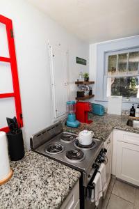 Bright and Sunny Springfield Carriage House