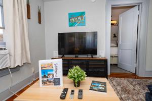 Bright and Sunny Springfield Carriage House