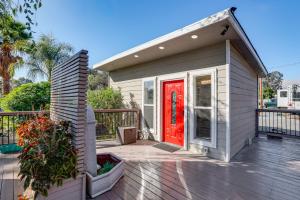 Solo Escape with Hot Tub! 10 Mi to Dtwn Sacramento