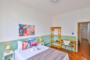 Quarto e Sala em Ipanema com localização privilegiada, próximo ao Leblon, 2 quadras da praia e 400m do metrô!