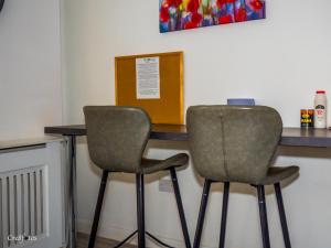 En-suite 4 Woodhouse, private bath, 2 kitchen