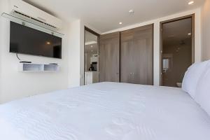 1004 Morros City - Spectacular 1 Bedroom Condo