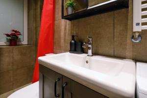 S9 rrlux free parking