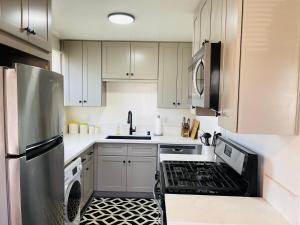 Remodeled Bixby Knolls 2 bedroom unit - Close to shopping