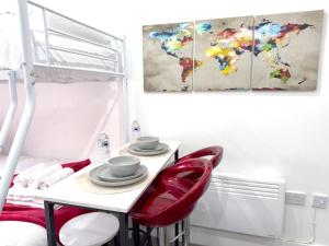 Budget Friendly North London Studio Apartment for Groups up to 9