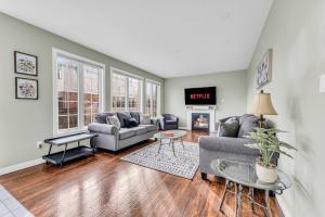 Luxury Mansion with Chefs Kitchen by Niagara Falls