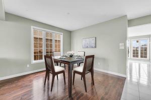 Luxury Mansion with Chefs Kitchen by Niagara Falls