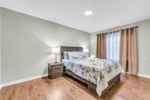 Luxury Mansion with Chefs Kitchen by Niagara Falls