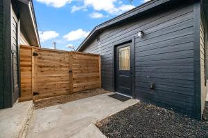 Cozy Modern 1BR Casita - Near Lackland & SeaWorld