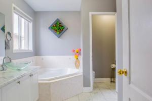 Royal Luxury Central Home with Gazebo By Toronto