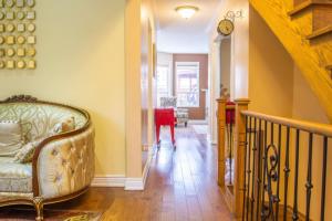 Royal Luxury Central Home with Gazebo By Toronto