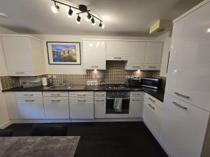 Modern Stirling Apartment - Free Parking