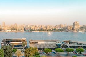 شقة فندقية اطلالة عالنيل بالكامل في قلب القاهرة بجوار الفورسيزون