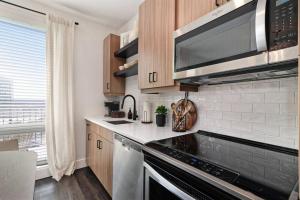 Luxurious Living-ATL 5 Star Amenities- Free Parking