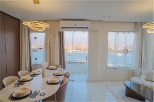 شقة فندقية اطلالة عالنيل بالكامل في قلب القاهرة بجوار الفورسيزون