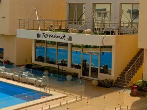 رومانوس فيلاجيو Romanos Villagio suites