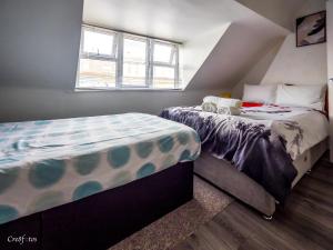 En-suite 6 Woodhouse, private bath, 2 kitchen