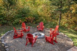 Private A-Frame Log Cabin near Tremblant With Hot tub Game Room