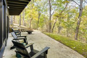 Luray Black Walnut Cabin on 2 Acres with Fire Pit!