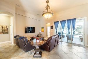 Cheerful 4 bedrooms 3 bath pool in a quiet neighborhood