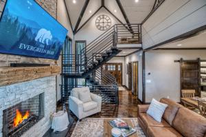 Mountain Lux Lodge Views Hot Tub & Firepits