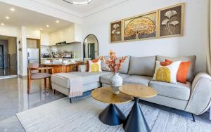 Vieli Luxury Apartment with heated Pool,Gym,1 min walk to Mall