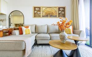 Vieli Luxury Apartment with heated Pool,Gym,1 min walk to Mall