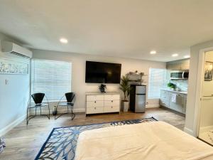 East Boca Studio Guest House 1 Mile to Beach