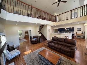 Large Family Gathering Home on Kelleys Island