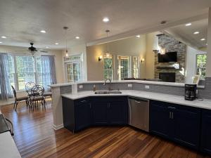 Large Family Gathering Home on Kelleys Island