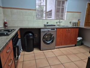 Mandy & Mos Holiday Townhouse