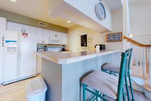 Sea Colony - 56051 Pinewood Dr