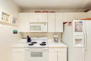 Sea Colony - 55050 Pine Lake Dr