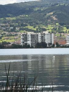Exclusivo apartamento con vista al lago Sochagota