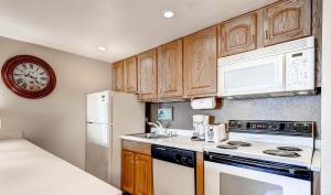 Trails End 303 by Ski Country Resorts