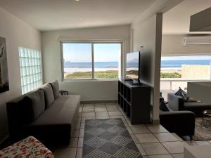 Casa Pacifica- BEACH HOUSE