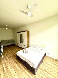 Apartamento a 1 Quadra da Praia de Copacabana – Conforto e Localização Perfeita