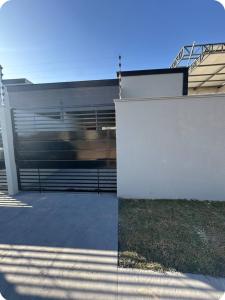 Casa garagem caminhonete exceto Dodge Ram, 2 quartos, espaço para 6 pessoas