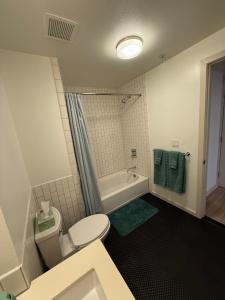 1BR w Patio and Parking!!4
