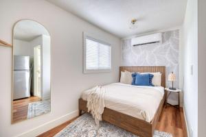 Stay Portland - Amazing Giant Studio in Brooklyn