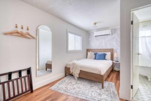 Stay Portland - Amazing Giant Studio in Brooklyn