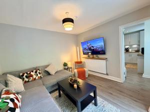 Birmingham City Centre Lrg House - Sleeps 10 - Free Driveway Parking