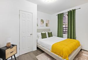 Deluxe 3 Bed Apt Min to NYC