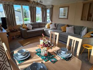 Caravan with hot tub at Tattershall lakes