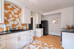 Warhol Suite - Cozy Apartment - 92 WalkScore