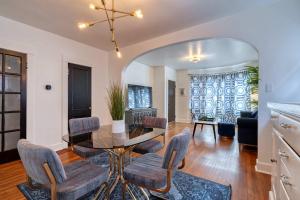 Stay Portland - Glamourous Old Hollywood Apartment - 92 WalkScore