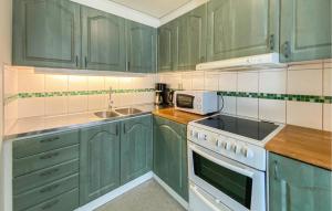 Nice Home In Byxelkrok With Wifi