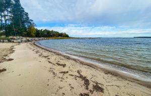 2 Bedroom Awesome Home In Byxelkrok